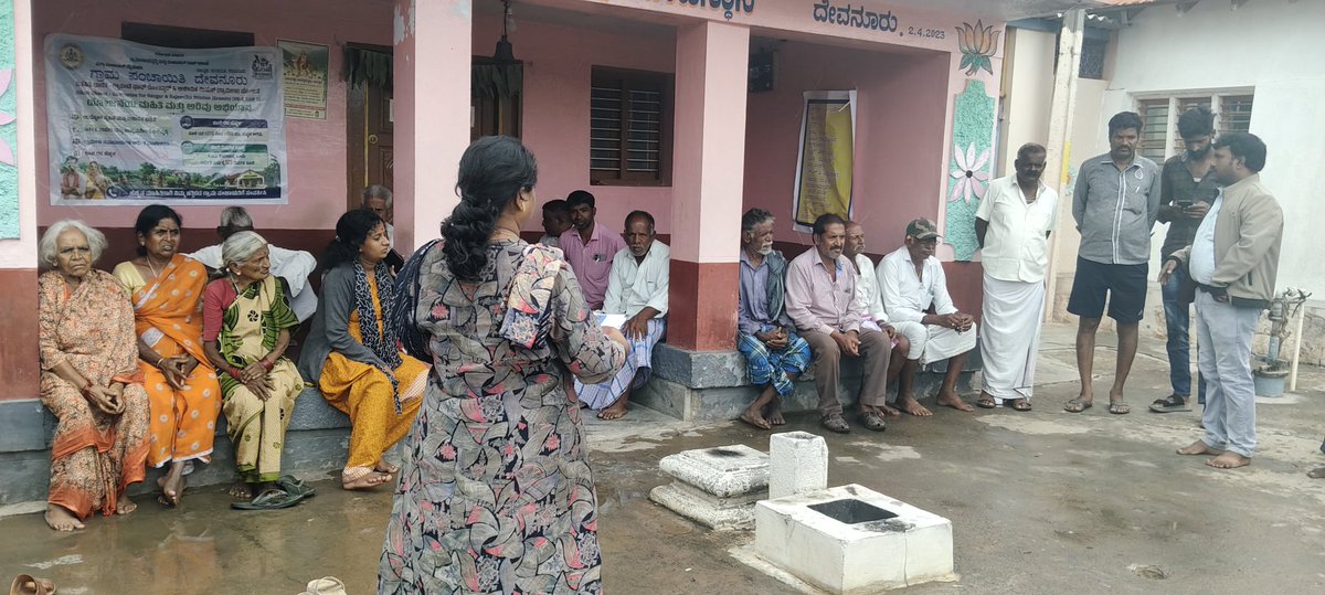 NMgnrega's tweet photo. ತಾಲೂಕಿನ ದೇವನೂರು ಗ್ರಾಮ ಪಂಚಾಯಿತಿ ವ್ಯಾಪ್ತಿಯ ದೇವನೂರು ಗ್ರಾಮದ ಸೋಮೇಶ್ವರ ದೇವಸ್ಥಾನದ ಚಾವಡಿಯಲ್ಲಿ ಇಂದು VB G   RAM G ಯೋಜನೆ ಕುರಿತು ಜಾಗೃತಿ ಕಾರ್ಯಕ್ರಮ ಹಮ್ಮಿಕೊಳ್ಳಲಾಗಿದ್ದು, ರಂಗೋಲಿಯಲ್ಲಿ  VB G RAM G, ಕೂಲಿ ಮೊತ್ತ ವನ್ನು ಬಿಡಿಸಿ, ಕರಪತ್ರ ವಿತರಿಸಿ ಜಾಗೃತಿ ಮೂಡಿಸಲಲಾಯಿ https://t.co/cV8rFhyFM3