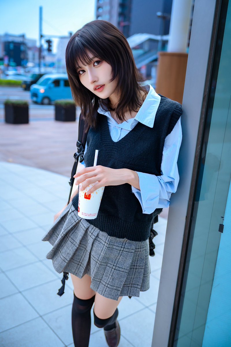 gumin_0724's tweet photo. ウルフヘアのダウナー系JK https://t.co/MDEgZFyYEu