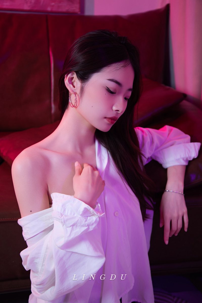 lingdu_1's tweet photo. 紫光织梦 妖娆入梦～

📷：@lingdu_1 
✉️：@Fengsiyuan 

#轻私房 #写真 https://t.co/Xq62AL1bJ1