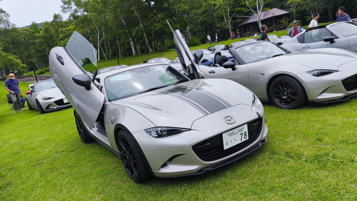 CX3_ROADSTER's tweet photo. ロードスター女神湖グラデーションミーティングにて https://t.co/cvzPI2ALe8