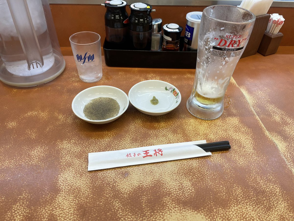 gaku37's tweet photo. @TONTENTON0416 今日はダイエット食の餃子を食べようと王将へ

餃子来る前にビール無くなる https://t.co/QFqtJEolaz