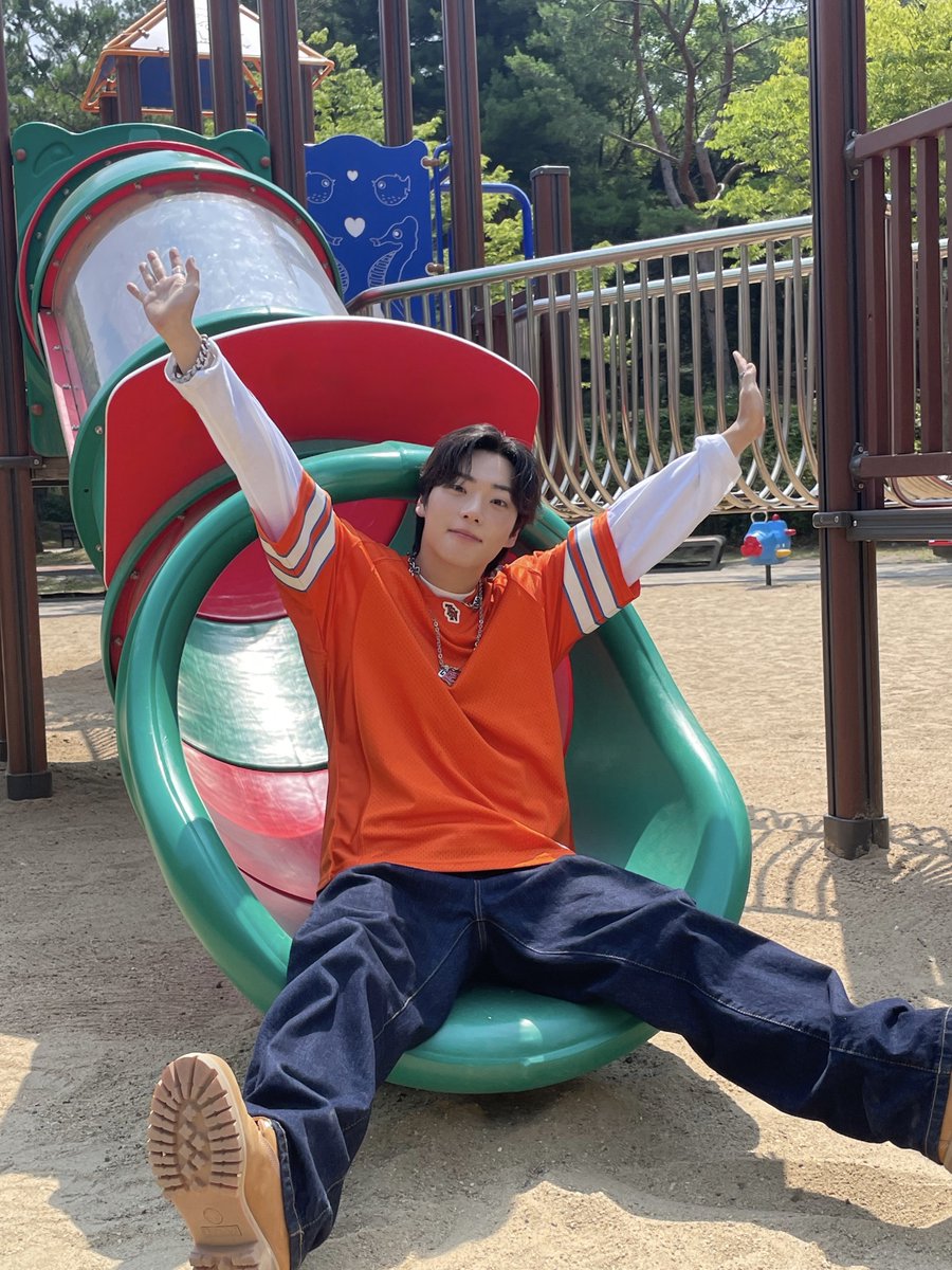 ONF_offcl's tweet photo. 우리동네 골목대장

🧡

#온앤오프 #ONF
#이션 #E_TION
#우리동네골목대장 https://t.co/siYwSMHf6R