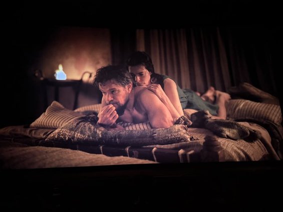 rbrtpatt's tweet photo. this scene has a special place in my heart, its so intimate i felt like i was interrupting them https://t.co/b4IdkVEjOU