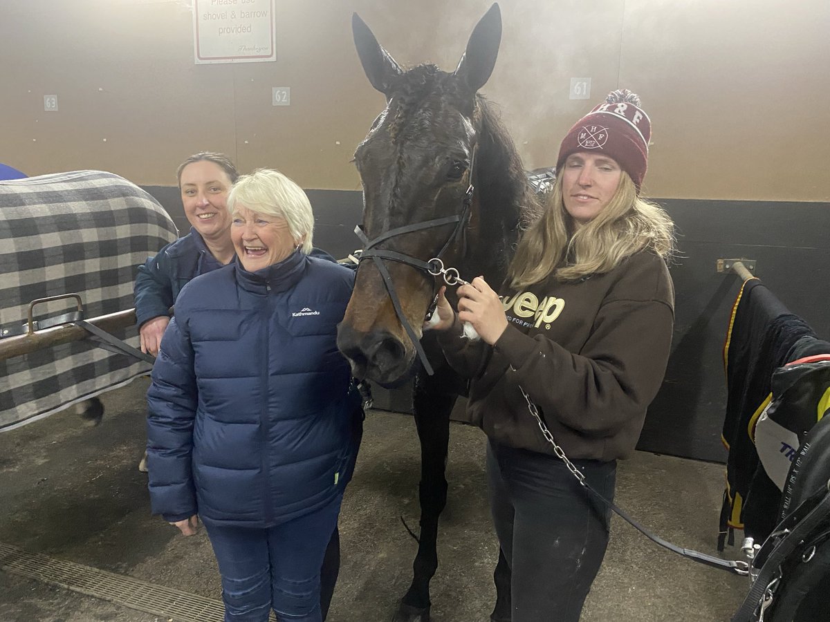 Bdtc150's tweet photo. 4yo mare KEAYANG MINNESOTA (Jason Lee/Marg&amp;Paddy Lee) shows her true colours in a second career win in the EASY WASTE TROT @Bdtc150 Congratulations MA&amp;PD Lee https://t.co/lSGAcphH3Z