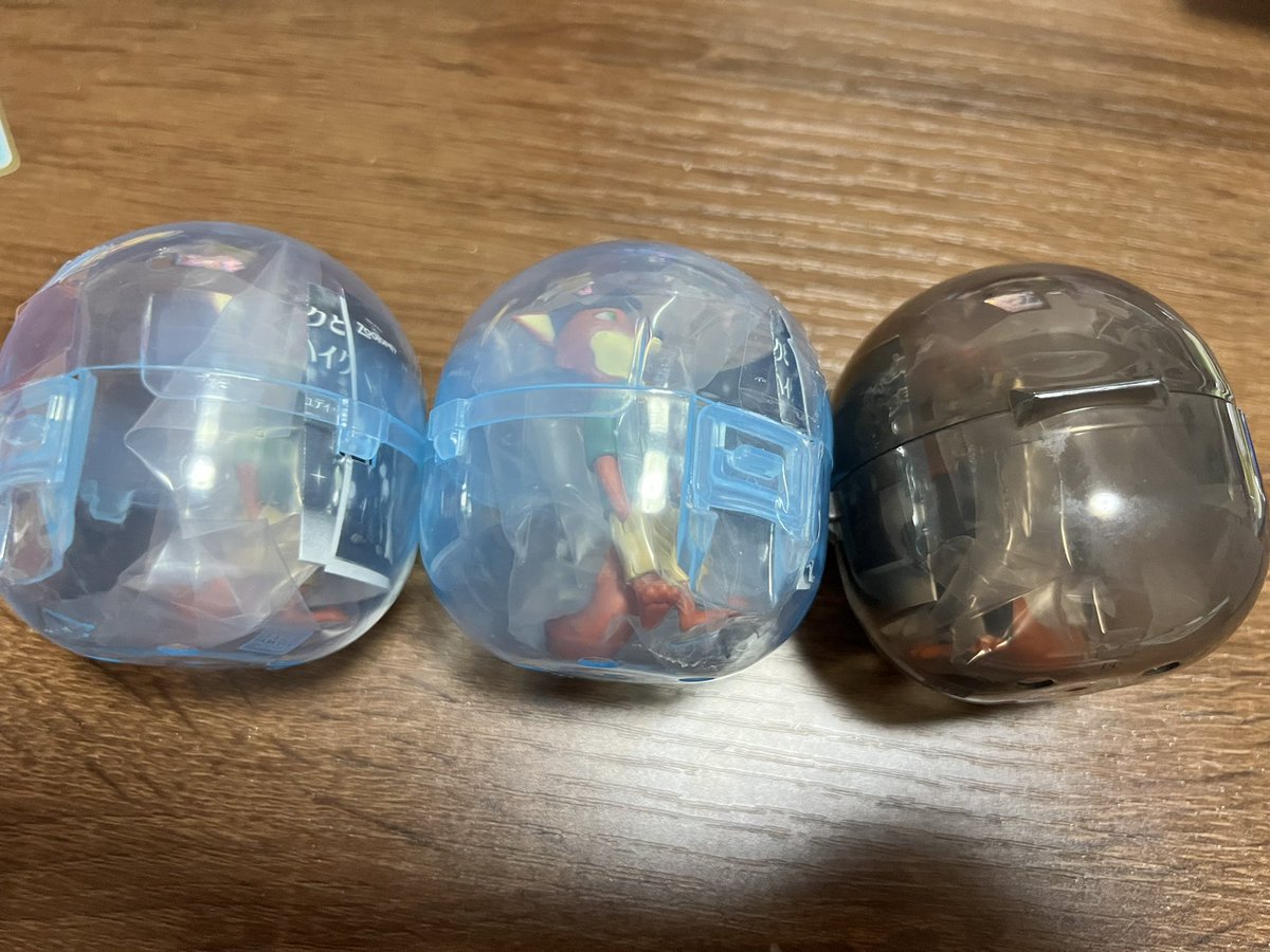 chii__obu's tweet photo. 【交換・譲渡】
ズートピア ガチャ ニック＆ジュディ コスチューム フィギュア コレクション

譲:ニック 変装×2タキシード×1

求:ジュディ ドレス　変装　1ずつ

郵送交換希望です。
お気軽にお声掛けください。 https://t.co/EeNtekG6W9
