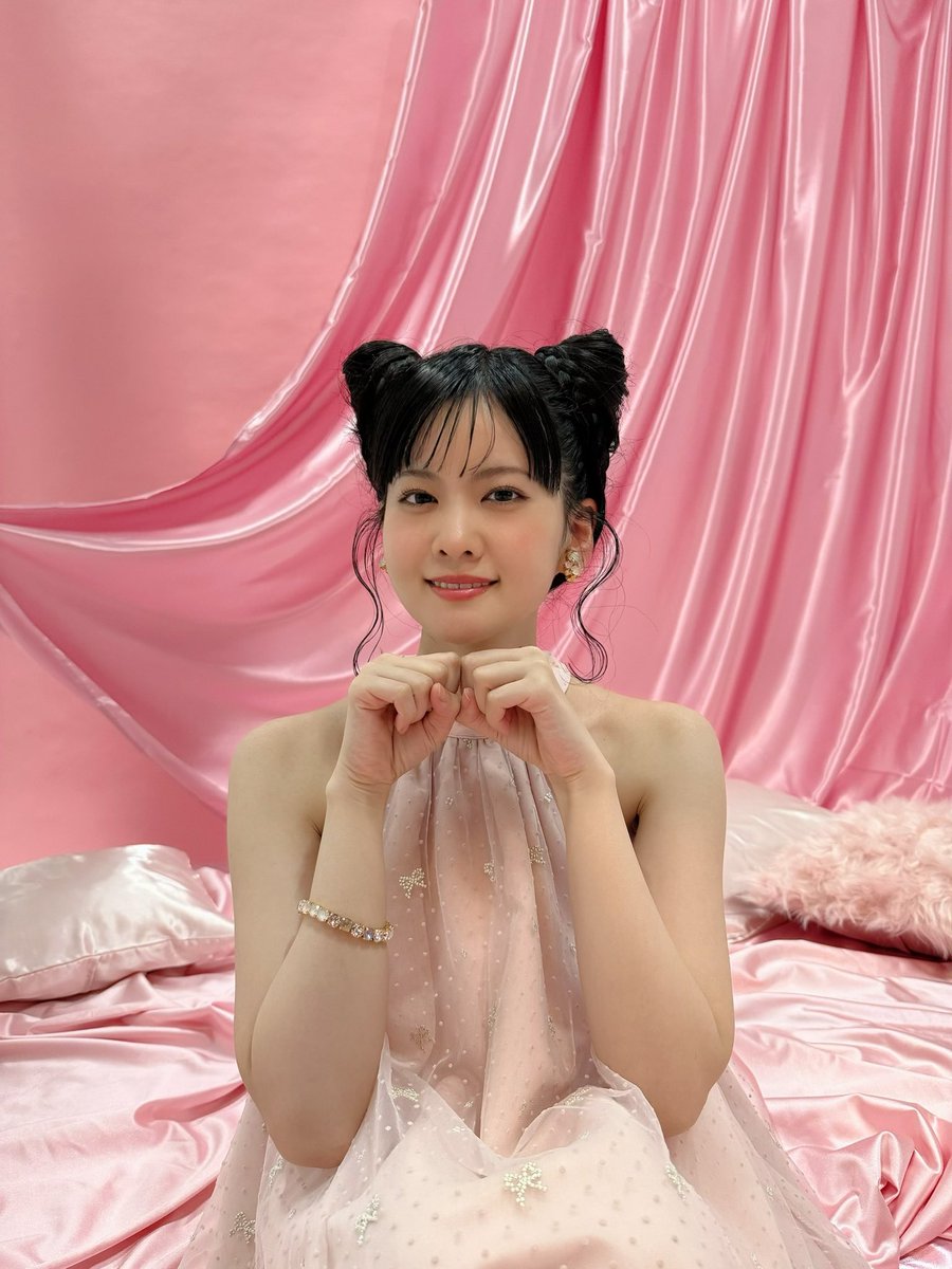 staff_aguri's tweet photo. ／
　発売まであと7日！
＼

#大西亜玖璃 9th シングル
「グッバイ・ララバイ」🐈‍⬛🎀

いよいよCD💿発売が近付いてきました！
お楽しみに💕

リリイベにも遊びに来てくださいね🫶
#あぐぽん9th https://t.co/nHdubeLbzE