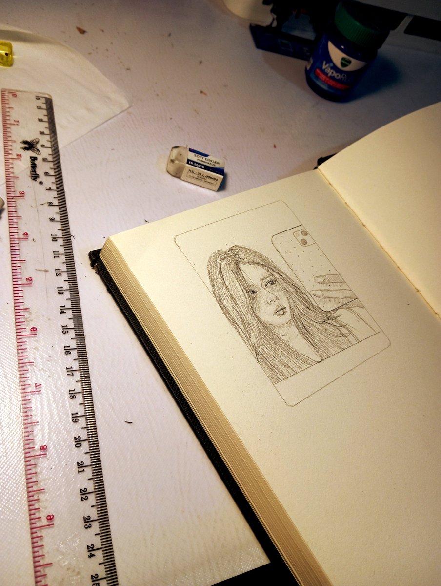 lililoml's tweet photo. warm up sebelum bikin sketch di kanvas https://t.co/HMHsDLCVJc