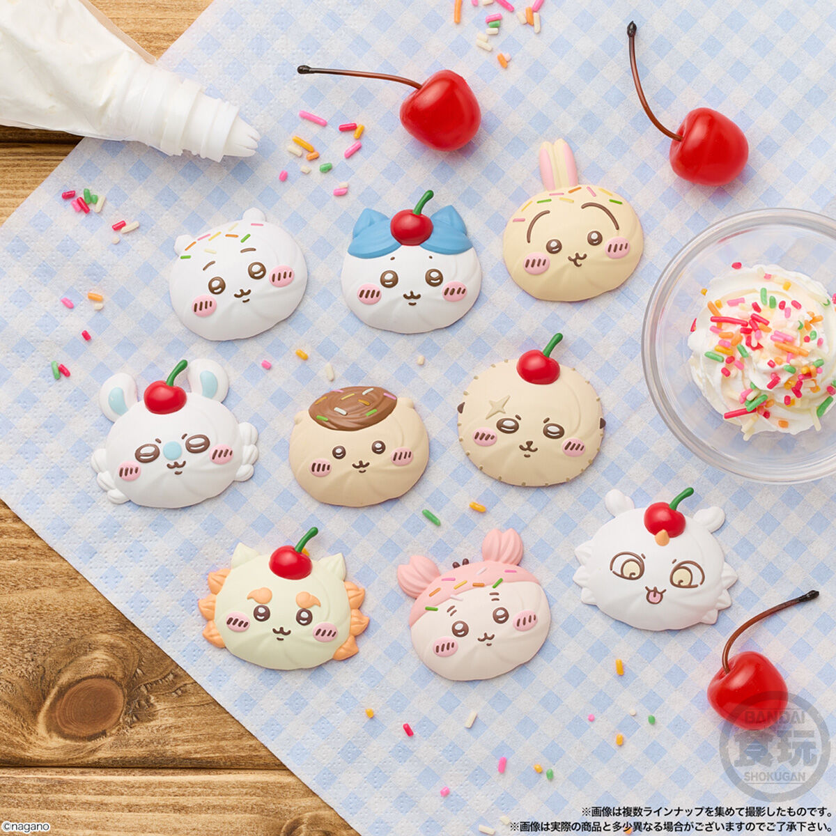 kaho_memo_'s tweet photo. 【8/3（月）発売📢】
ちいかわ新作食玩✨「ホイップマグ ボーロつき」が登場！
🍒ホイップみたいな可愛いマグネットは全9種
🍫チョコがけボーロ18g入り
💰1個385円（税込）
📦1BOX10個入り

ちいかわ・ハチワレ・うさぎたち、それぞれ違うデコレーションも可愛い…！
全9種ラインナップ＆通販・販売店情報はこちら👇
 https://t.co/uGLRot1ogv