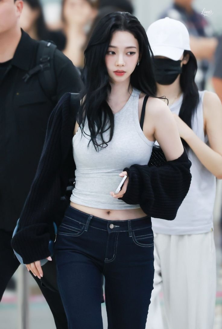 edgyIsiha's tweet photo. 카리나 사복 모음 https://t.co/9Qv5Y4JHf0