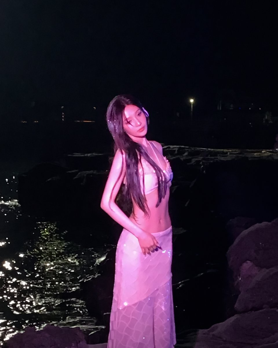 RVsmtown's tweet photo. 우린 지금 여름빛

#RedVelvet #JOY
#VelvetSummer #RedVelvet_VelvetSummer https://t.co/NQ4RsqAxk0