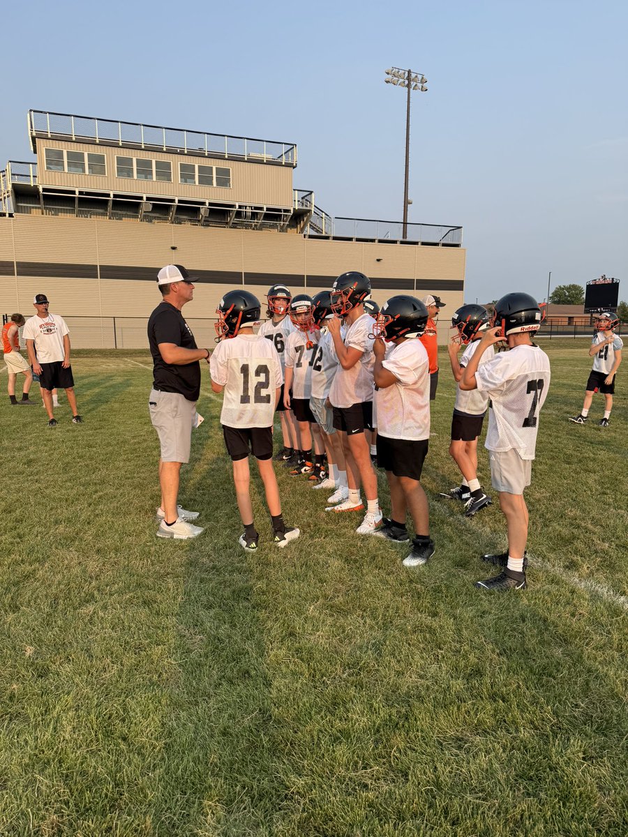 byronhsad's tweet photo. The Byron Tigers Junior Tackle camp is underway! It’s great to see the numbers of kids involved and the high school coaches and kids being a part of it! #ByronTigers #TigerPride https://t.co/pKiGK9cx6J