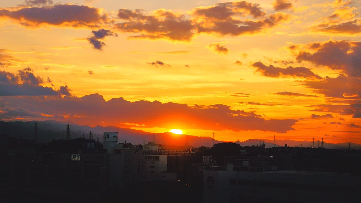 BIGHDD2's tweet photo. 🍛福神漬の日🍛の

🌄日の入り🌄18:40（🌤️31℃）

今週は
九州地方は最高気温が39℃に
なる予報

現在被災されて厳しい環境の中に
いらっしゃる方々が
少しでも涼しく安全な環境で
過ごせますように！

#イマソラ
#イマフジ https://t.co/PeDXLtbsFp