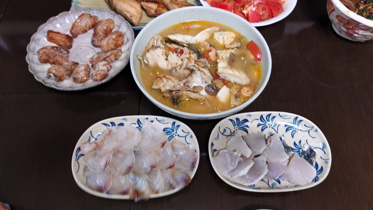 Y_SUS7's tweet photo. 至高の昆布締めとアクアパッツァ風ごった煮 https://t.co/8KGOvLMf8r