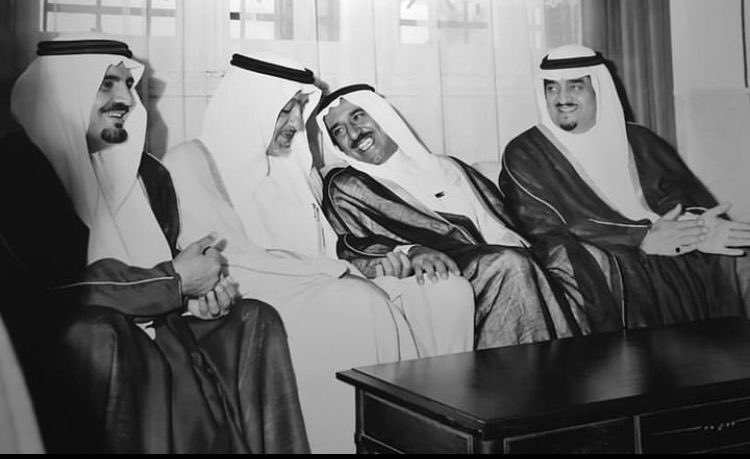 ugv3sai's tweet photo. 🇰🇼🇸🇦
ياعون الرفيق . . إلا على الإثـم والعـدوان
وأهـل جيرةٍ سكّانها كفـو و مسمّى

من الله خلقنا نتبع الخيـر والإحسان
ومفاهيمنا دون الوطن صخرةٍ صمّـا

وحمّالة الفتنه ماهم للـكويت إخـوان
الإخـوان والله أخو نــوره وأخو شمّا https://t.co/BrOpH55JiO