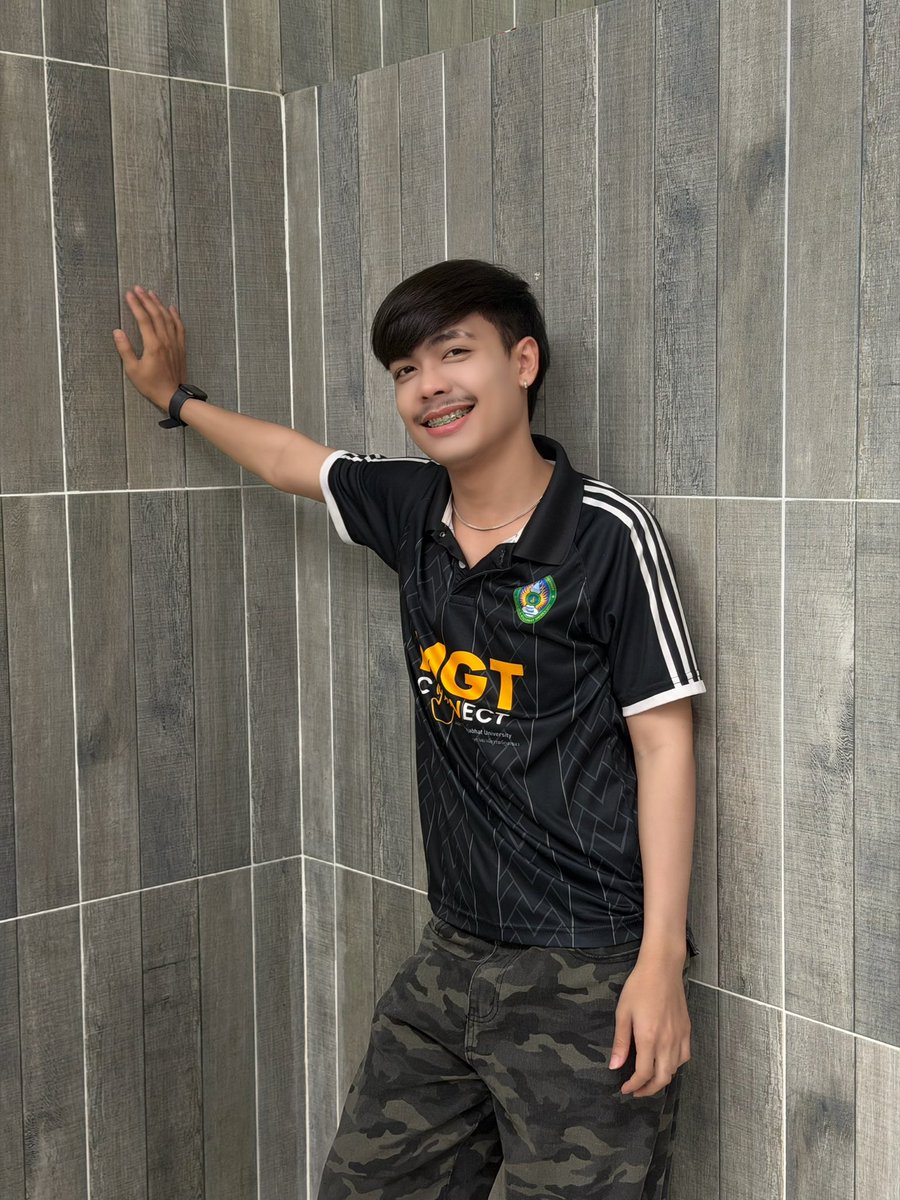 KHUNPOND_'s tweet photo. ยิ้มนืด ยิ้มหน่อย #วค #สงขลา #mlm https://t.co/UksTNLWRu0