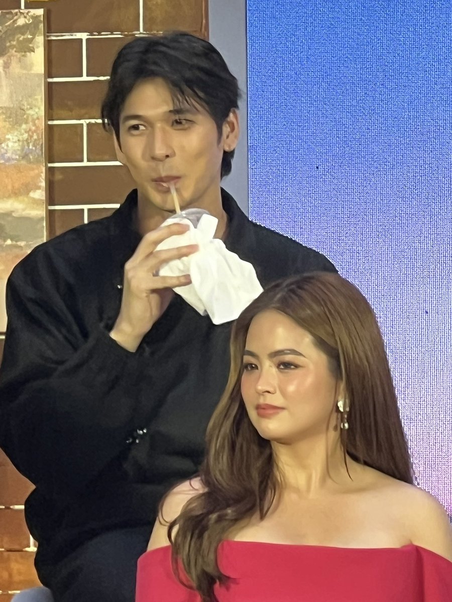 nitzcape's tweet photo. Ang lakaaaas sa fans ng WilBea love team of Wilbert Ross & Bea Binene here sa mediacon ng University series
#UniversitySeries
#WillBea
#VivaOne
#VAA https://t.co/NLxkPDUhC7