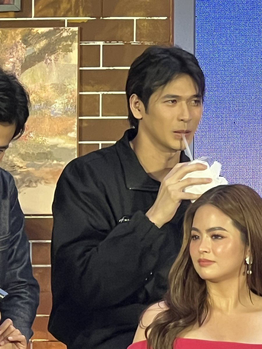 nitzcape's tweet photo. Ang lakaaaas sa fans ng WilBea love team of Wilbert Ross & Bea Binene here sa mediacon ng University series
#UniversitySeries
#WillBea
#VivaOne
#VAA https://t.co/NLxkPDUhC7