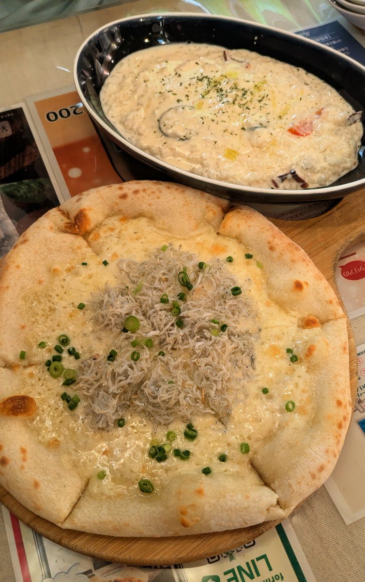 m1214m2022's tweet photo. こんばんは
今日はお友達とランチ♪
しらすのピ���
魚介のリゾット
南瓜のパスタ
チーズケーキ
締めはかき氷🍧

すっかり寛いでしまいました〜
美味しかった♪
お疲れ様でした🌕️ https://t.co/jM04n0mwhu