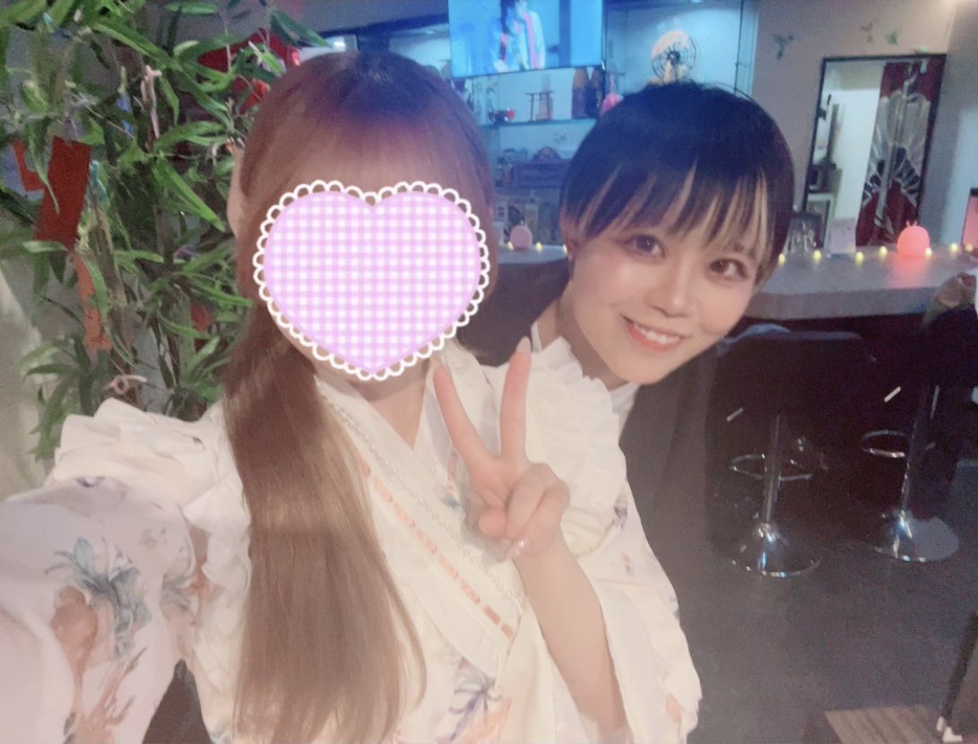 sakuya_jpn's tweet photo. ＼19:00~0:00 咲夜OPEN🌸／
本日は、、、、
୨୧┈┈┈┈┈┈┈┈┈┈┈┈┈┈┈┈┈୨୧

ちば🦦@hina_3_illust_7 

えな🎀@ena_sakuya 

きりみ📛@kirimi_sakuya (20-)

୨୧┈┈┈┈┈┈┈┈┈┈┈┈┈┈┈┈┈୨୧
でお待ちしております🌟
夏すぎる🌻咲夜で涼みつつ歌って、話して盛り上がりましょ〜❤️‍🔥 https://t.co/2HgGkTAxs4