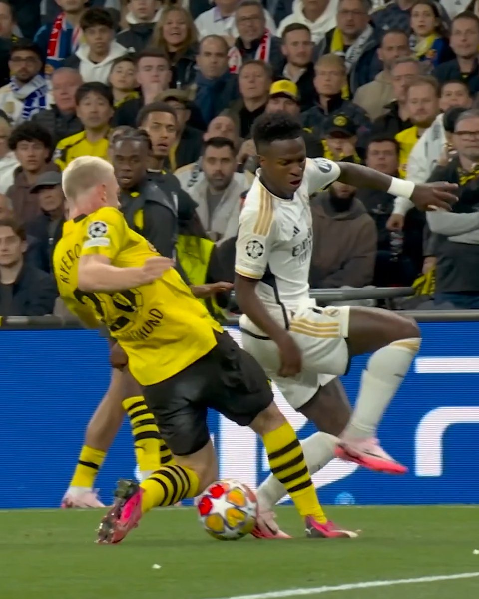 欧冠官方动态:Vini doing this in the Champions League final配图1