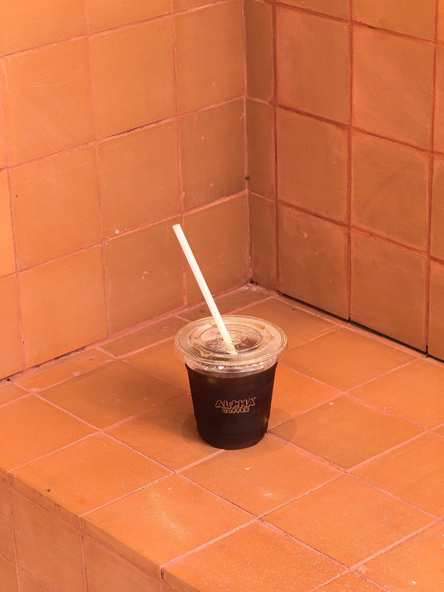 NuWronskiksfl's tweet photo. Just tried the new AI-powered café that remembers your order u0026 adjusts lighting to match your mood  Game-changing morning vibe!， https://t.co/pSbZkqcc0F