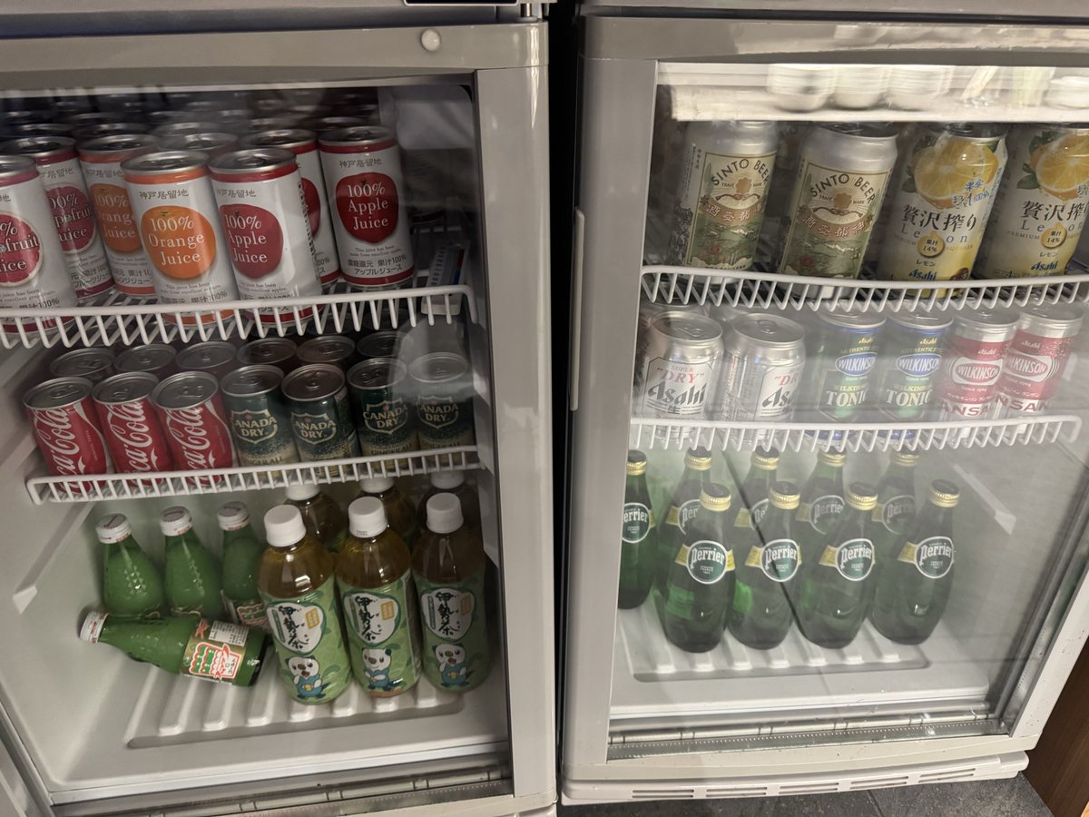 k909090909's tweet photo. これ無料で食べ飲み放題なのやばい https://t.co/NrRgRLVA0X