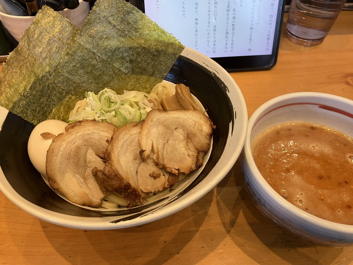 Sakai3636's tweet photo. 昼メッシー╰(*´︶`*)╯♡
今日は激混みでした。
定番のえび辛つけ麺全部乗せ
美味しゅうございました。
#えじまん
#つけ麺 https://t.co/B0nj6Mov5K