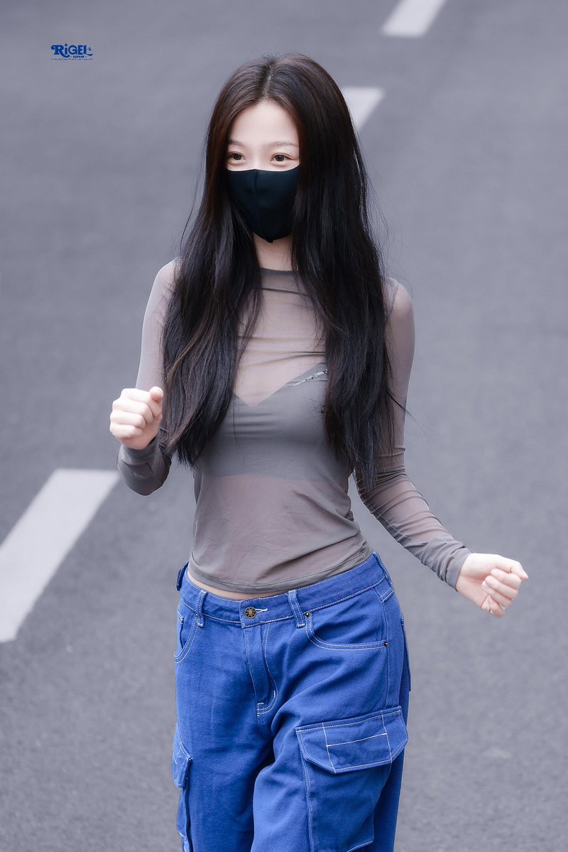 shruxin's tweet photo. outfit berangkat syuting hari ini! https://t.co/hQVax37xhZ