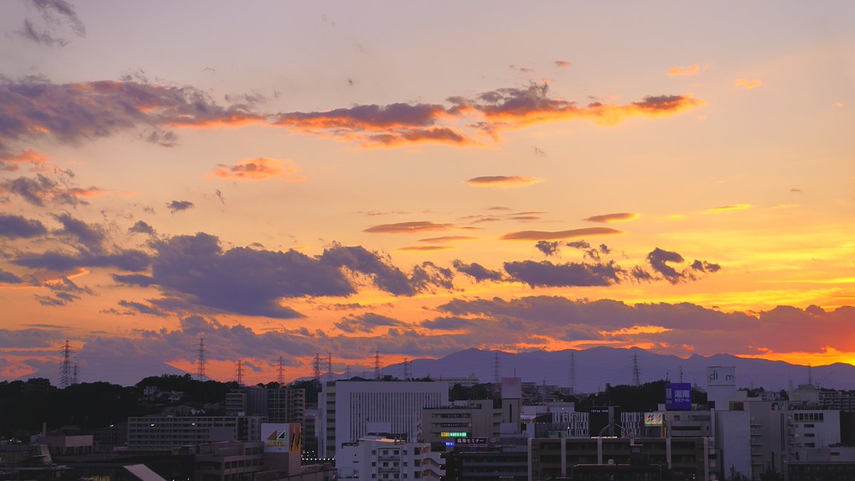 BIGHDD2's tweet photo. 🍛福神漬の日🍛の

🌄日の入り🌄18:40（🌤️31℃）

今週は
九州地方は最高気温が39℃に
なる予報

現在被災されて厳しい環境の中に
いらっしゃる方々が
少しでも涼しく安全な環境で
過ごせますように！

#イマソラ
#イマフジ https://t.co/PeDXLtbsFp