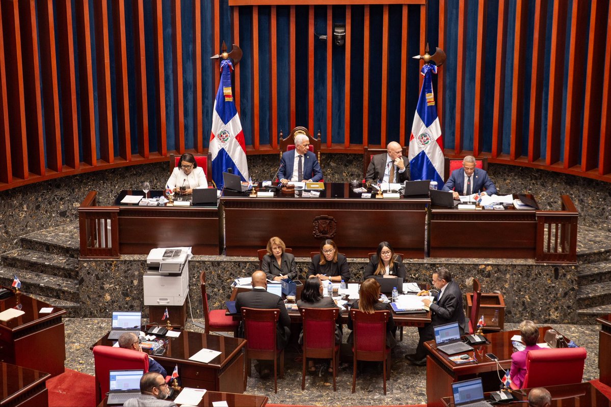 YannerysPaulino's tweet photo. Transparencia, eficiencia y modernización: los pilares del fortalecimiento institucional en el Senado de la República. #RicardoRindeCuentas2026 https://t.co/1JT6Cqwf53