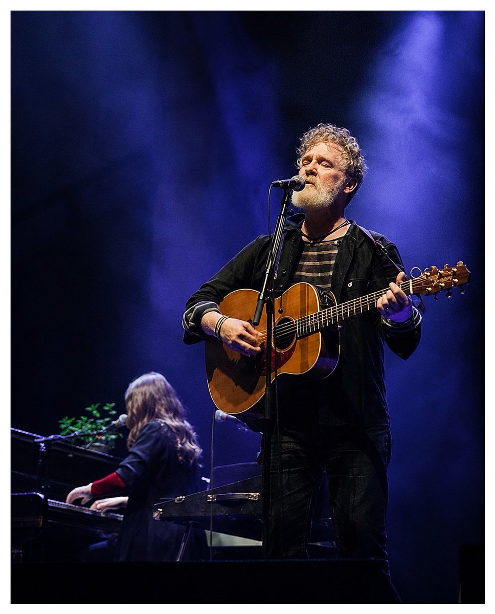kuveh's tweet photo. RIP Glen Hansard 💔

"You are always that romantic idea of big LOVE"

@Glen_Hansard #GlenHansard

*All photos by me , Concert in Manchester Albert Hall https://t.co/OatOU8OaXm