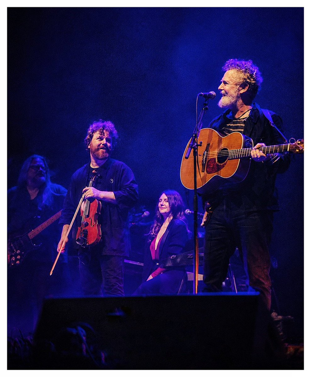 kuveh's tweet photo. RIP Glen Hansard 💔

"You are always that romantic idea of big LOVE"

@Glen_Hansard #GlenHansard

*All photos by me , Concert in Manchester Albert Hall https://t.co/OatOU8OaXm