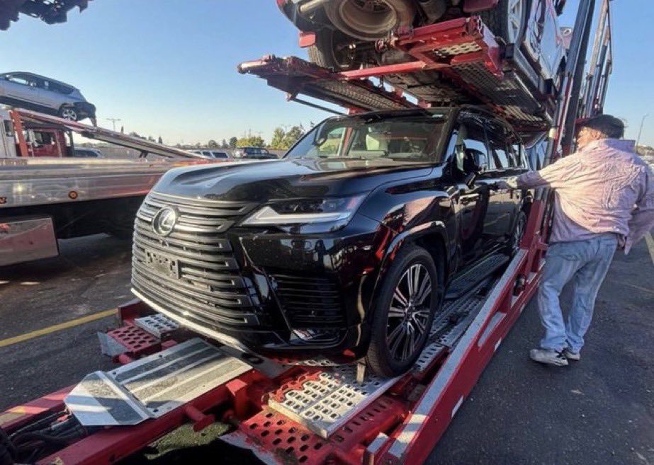 echidiimemotors's tweet photo. You are due for a car. Prepare for glory🪶 https://t.co/b7oggR7MnL