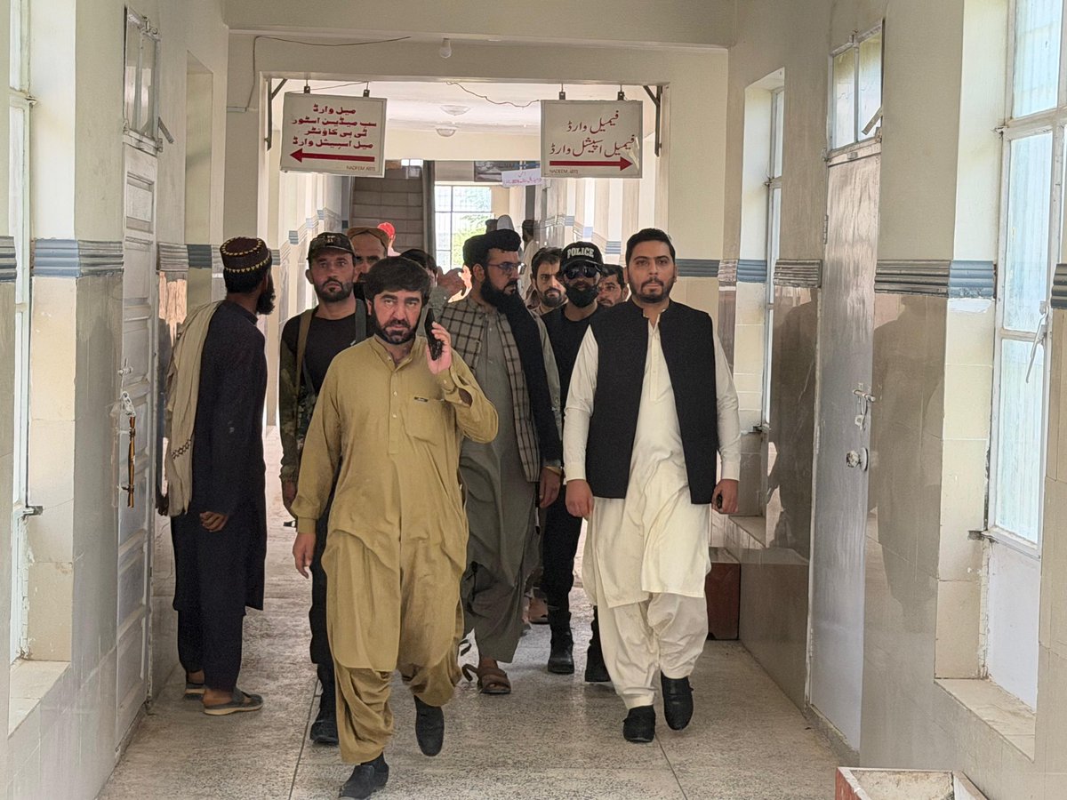 Justtust's tweet photo. Deputy Commissioner Killa Saifullah visited the DHQ Teaching Hospital solarization scheme under the BSDI. He reviewed progress, technical aspects and quality standards, directing timely completion to ensure uninterrupted power and improved healthcare services. https://t.co/LxVdNFZzqw