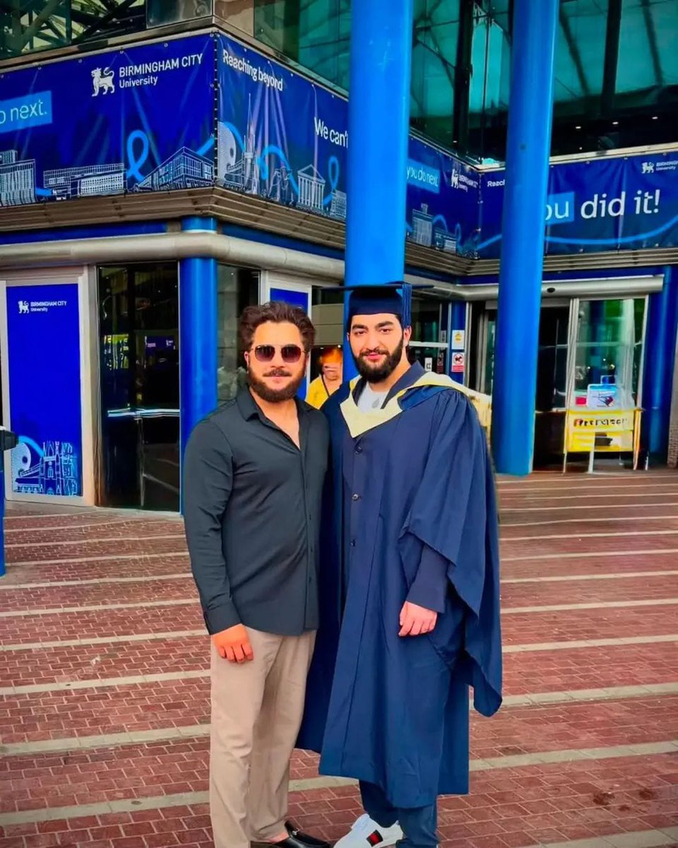 ahmed98795's tweet photo. Masha’Allah, what a beautiful moment! There’s nothing quite like seeing a parent’s pride when their child achieves something big. Kashif Mehmood must be on cloud nine right now and honestly, he deserves to be. #kashifMehmood #MashaAllah #ProudDadMoments https://t.co/eJgK6du9TN