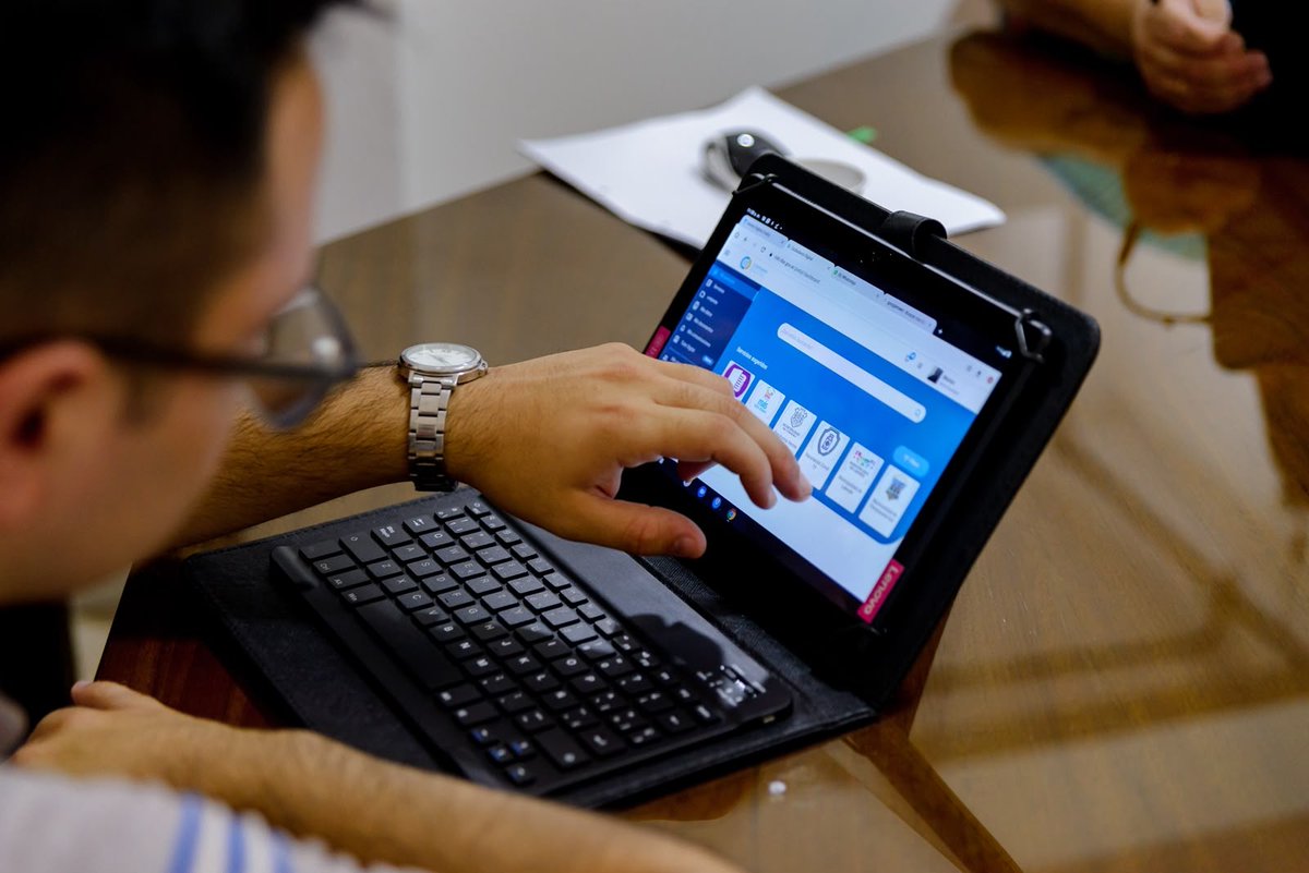 MuniCba's tweet photo. 👩🏻‍💻 El sistema digital de habilitaciones comerciales superó los 27 mil trámites aprobados.

📈 Desde su puesta en funcionamiento, la plataforma de Habilitación Online (HOL) registra 27.756 habilitaciones digitales, de las cuales el 50% se realizó fuera del horario comercial. 

La plataforma está disponible las 24 horas, los 365 días del año.

Conocé cómo hacer tu trámite acá: 📲 https://t.co/PQZE3UamfL