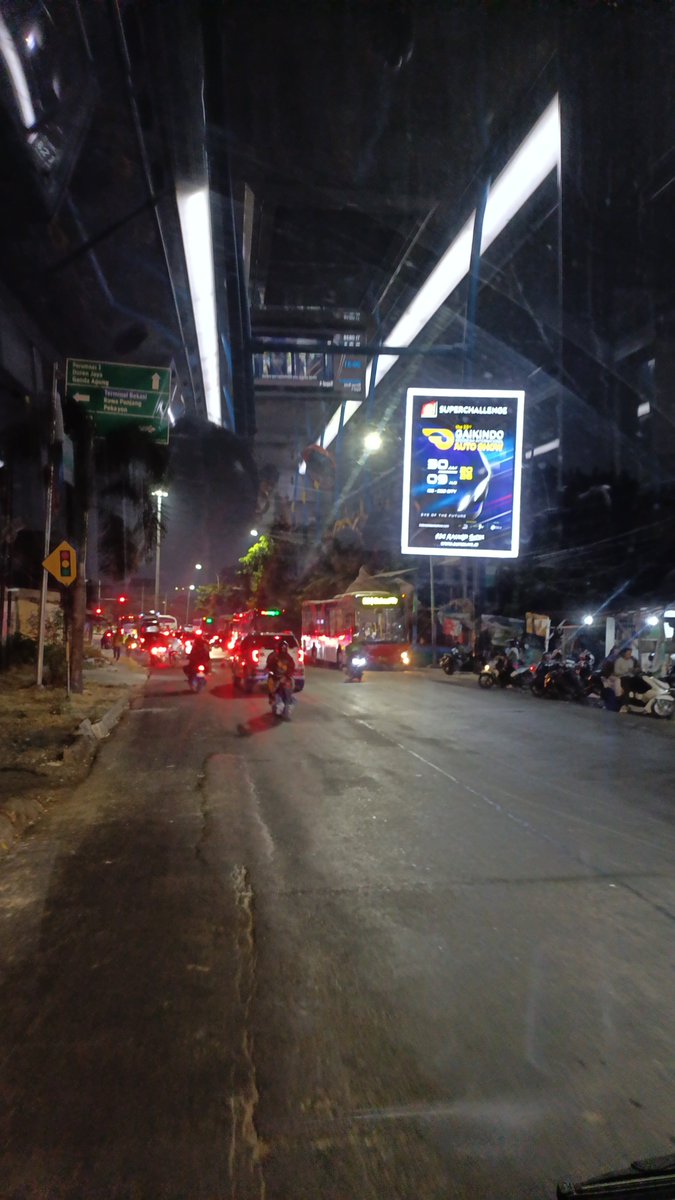 TransjakartaB21's tweet photo. Bulak Kapal berada https://t.co/ScgE90ksnX