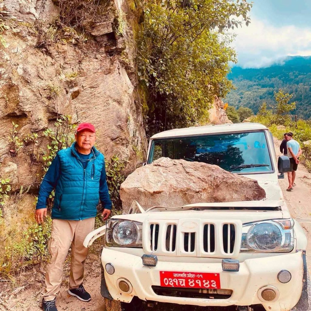 Shailendranpl's tweet photo. यो आजको सोलुखुम्वुको तस्वीर हो । संसारले सगरमाथा चिन्छ । तर राज्यले सोलुखुम्वु चिन्दैन । https://t.co/aVdHVyHLxa