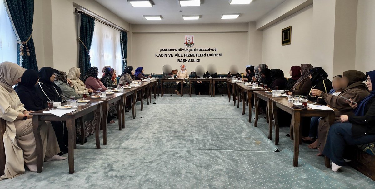 urfakadinaile's tweet photo. 🤍 Kadın ve Aile Hizmetleri ile Sosyal Hizmetler Daire Başkanlıklarımızın iş birliğinde, 11 Nisan Kadın Kültür ve Eğitim Merkezimizde tek ebeveynli annelerimizle “Hayat Paylaşınca Güzel, Birlikte Buluşalım” buluşmasında bir araya geldik.

Hiçbir annemiz yalnız değil. 🕊️ https://t.co/Iu0J7LA08k