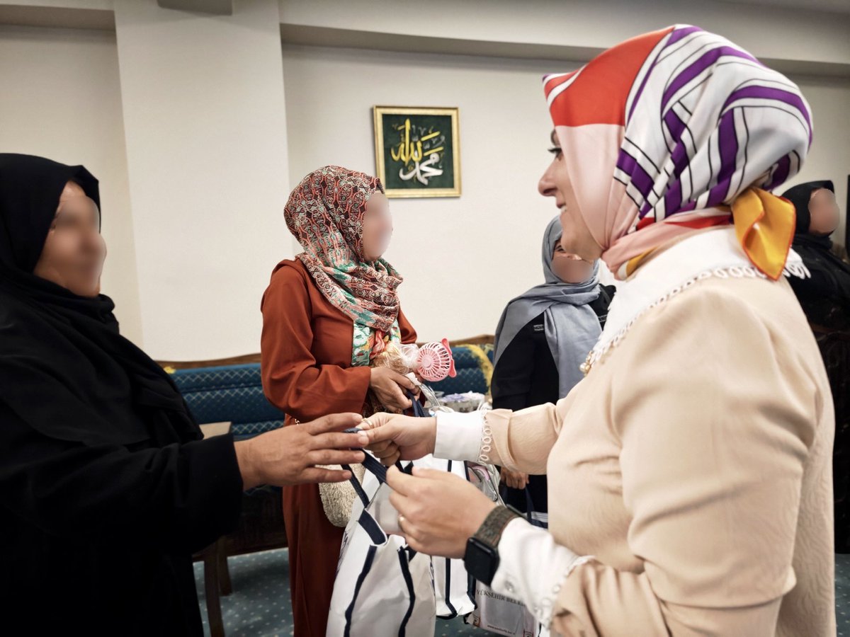 urfakadinaile's tweet photo. 🤍 Kadın ve Aile Hizmetleri ile Sosyal Hizmetler Daire Başkanlıklarımızın iş birliğinde, 11 Nisan Kadın Kültür ve Eğitim Merkezimizde tek ebeveynli annelerimizle “Hayat Paylaşınca Güzel, Birlikte Buluşalım” buluşmasında bir araya geldik.

Hiçbir annemiz yalnız değil. 🕊️ https://t.co/Iu0J7LA08k