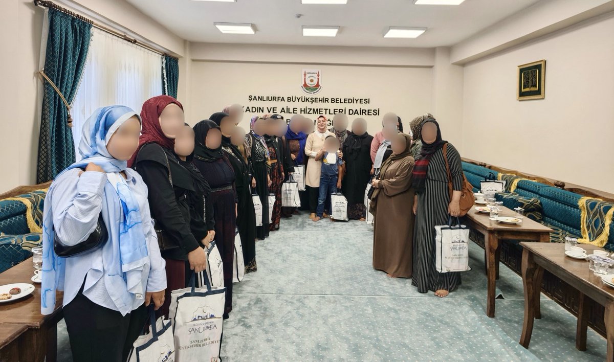 urfakadinaile's tweet photo. 🤍 Kadın ve Aile Hizmetleri ile Sosyal Hizmetler Daire Başkanlıklarımızın iş birliğinde, 11 Nisan Kadın Kültür ve Eğitim Merkezimizde tek ebeveynli annelerimizle “Hayat Paylaşınca Güzel, Birlikte Buluşalım” buluşmasında bir araya geldik.

Hiçbir annemiz yalnız değil. 🕊️ https://t.co/Iu0J7LA08k
