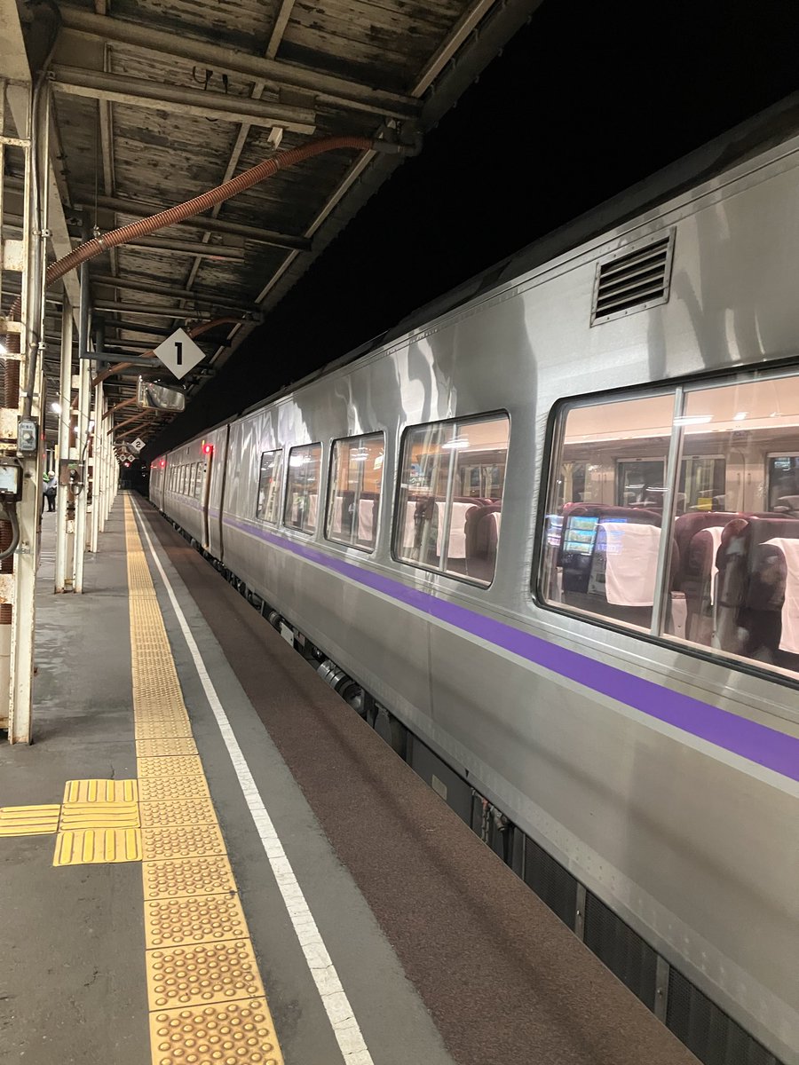 Orgel_Beckerath's tweet photo. 特急おおぞら9号も
白糠駅の手前で鹿と接触したため、
最終的には30分の遅れで運転。

当初の予定よりも
約5時間遅れて釧路に辿り着きました！ https://t.co/byH3Ha15ly