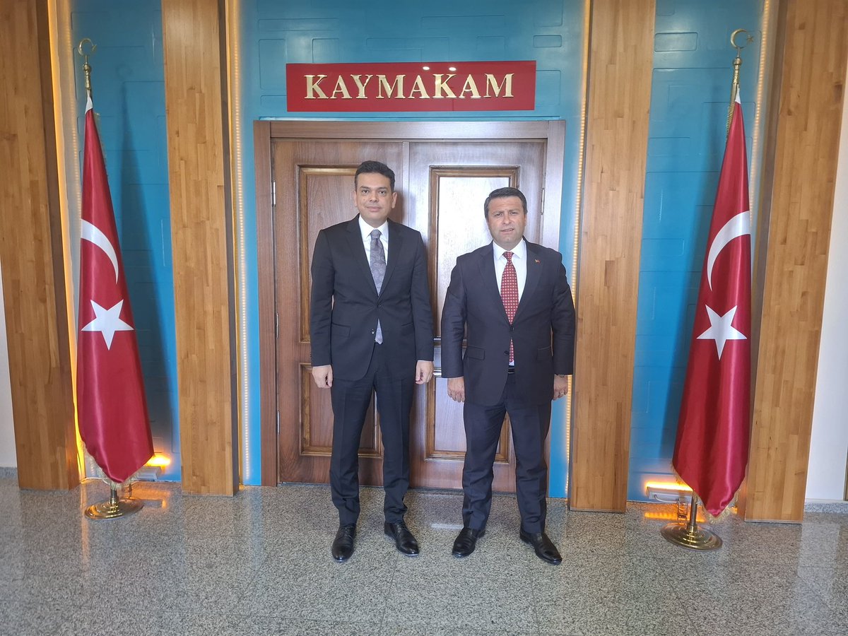 yomragovtr's tweet photo. Kaymakamımız Sayın Oğuzhan Ocak, Akçaabat Kaymakamlığı görevine atanan Sayın Abdullah Şahin’i makamında ziyaret ederek hayırlı olsun dileklerini iletti. https://t.co/MZYxFpZyG0