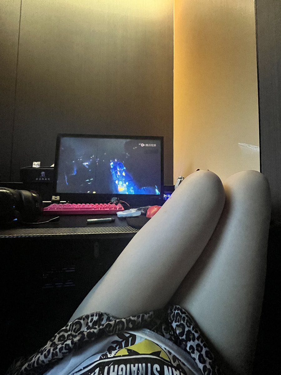 Fishbb777's tweet photo. 人在闲的时候真的会干出去网吧看银翼杀手这种事… https://t.co/vE8kkpPlip
