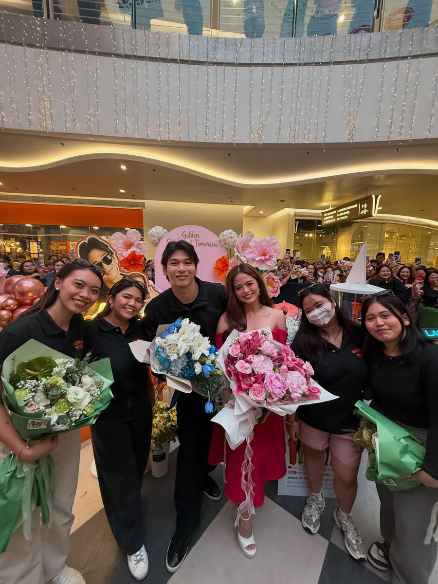 VivaOnePH's tweet photo. LOOK: Overflowing ang Wilbears love!
Kaya naman, hindi pinalagpas nina Bea Binene at Wilbert Ross na bisitahin ang booth na inihanda para sa kanila ng WILBEA OFFICIAL | Wilbert Ross &amp; Bea Binene. 

A Viva One Original Series directed by Gino M. Santos, https://t.co/GuIaYrwB0u