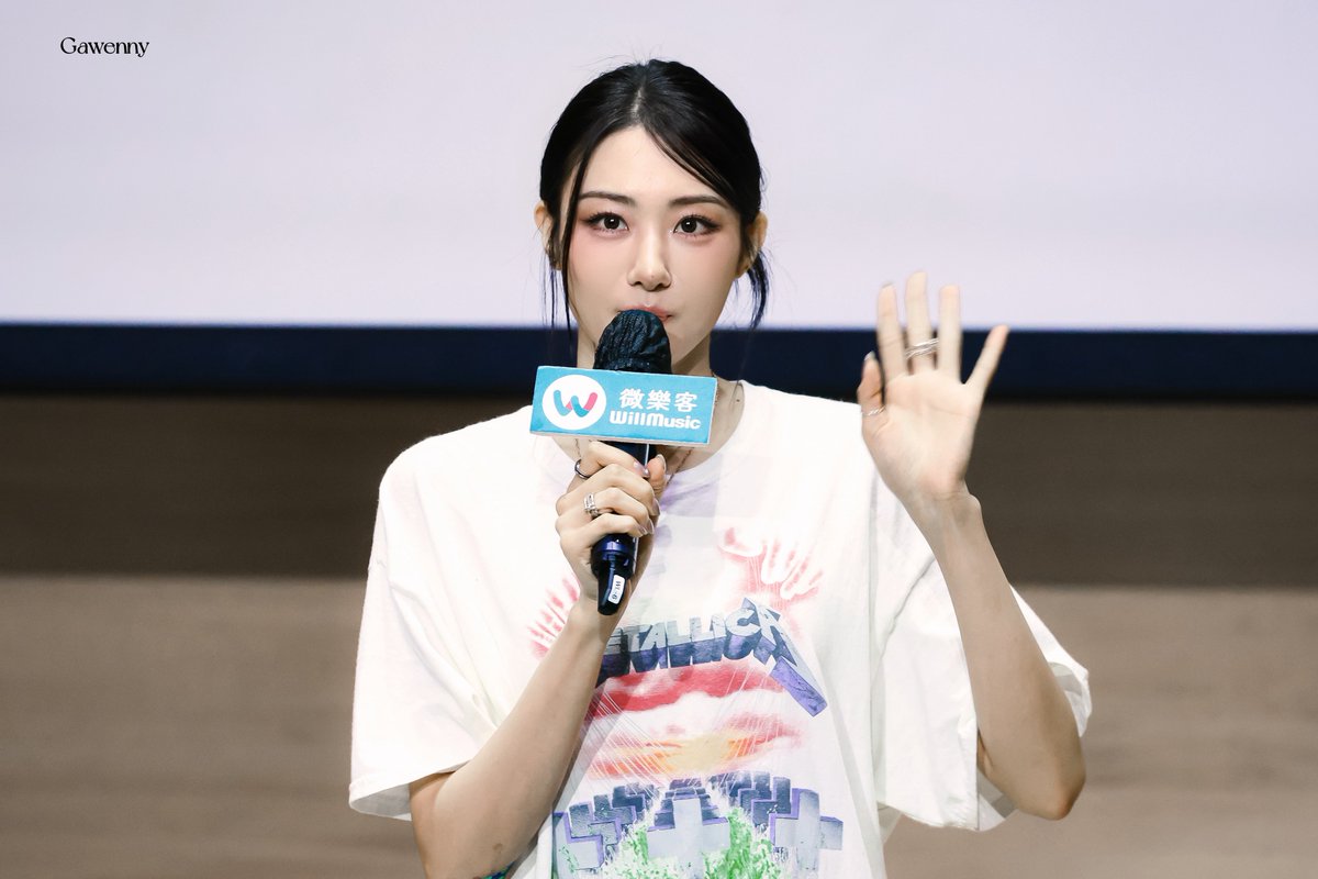 meovvbase's tweet photo. Gawon from MEOVV's fan signing event today. https://t.co/i1qpNa1LkF