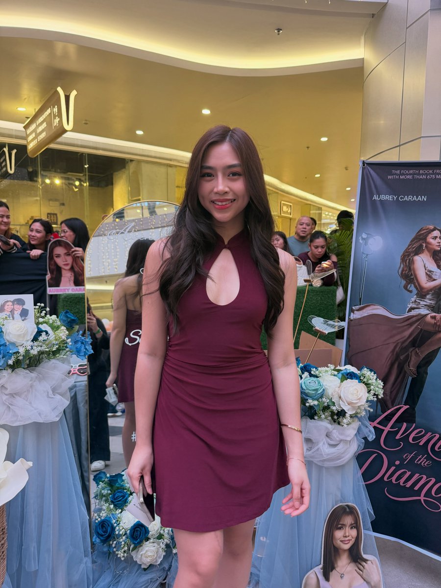 VivaOnePH's tweet photo. LOOK: Gwy Saludes, didn’t miss a single booth she made sure to visit each and every fanbase booth. 

A Viva One Original Series directed by Gino M. Santos, #OurYesterdaysEscape premieres SEPTEMBER 5, only on #VivaOne. https://t.co/eP6VtrZ0FP