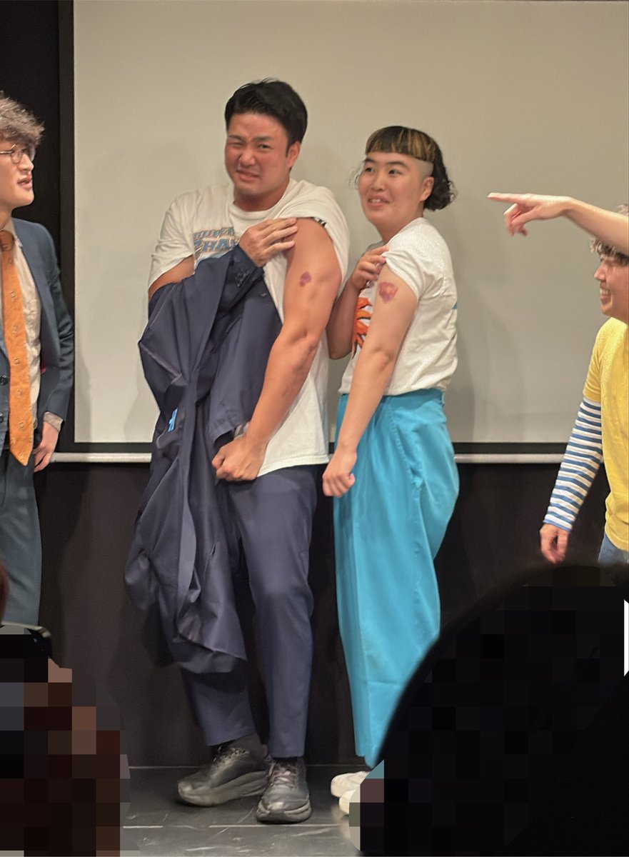 misomiso_no1's tweet photo. 7/29「ヤギファミリー」
OP：ナチョス。SNSでバズってるのに人気が出ない、ABC得点発表中の豆鉄砲etc…
前半企画：写真にらめっこ。大盛り上がりの中、東さんの衝撃の写真に場内騒然😱
ネタ：豆鉄砲は🖐⚾️💨
後半企画：ヤギさんお休みにより魔法で擬人化した本（？）とリスさんがお届け！ https://t.co/LPI5TMq4rZ