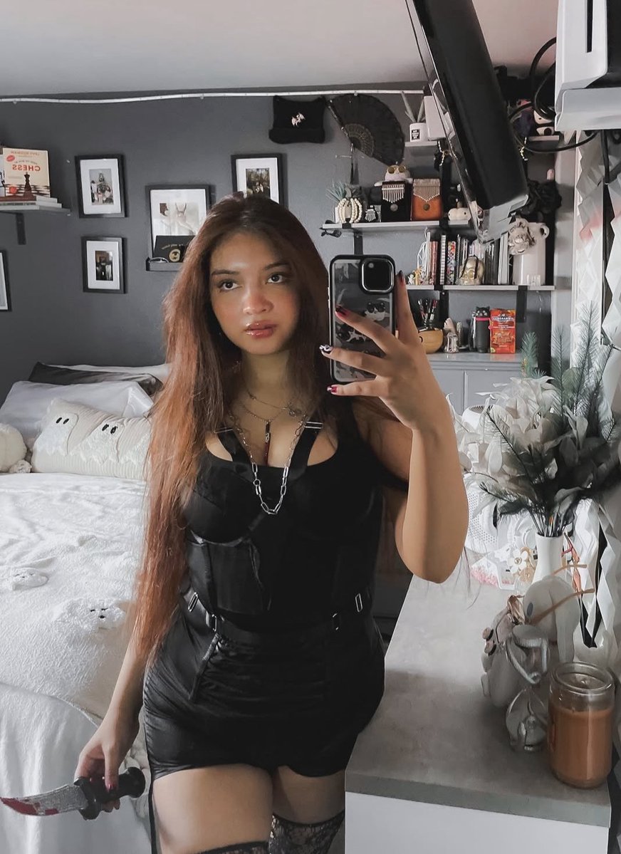 unhingedmisery's tweet photo. My irl Lizzie is porn https://t.co/wY9cGghEqr