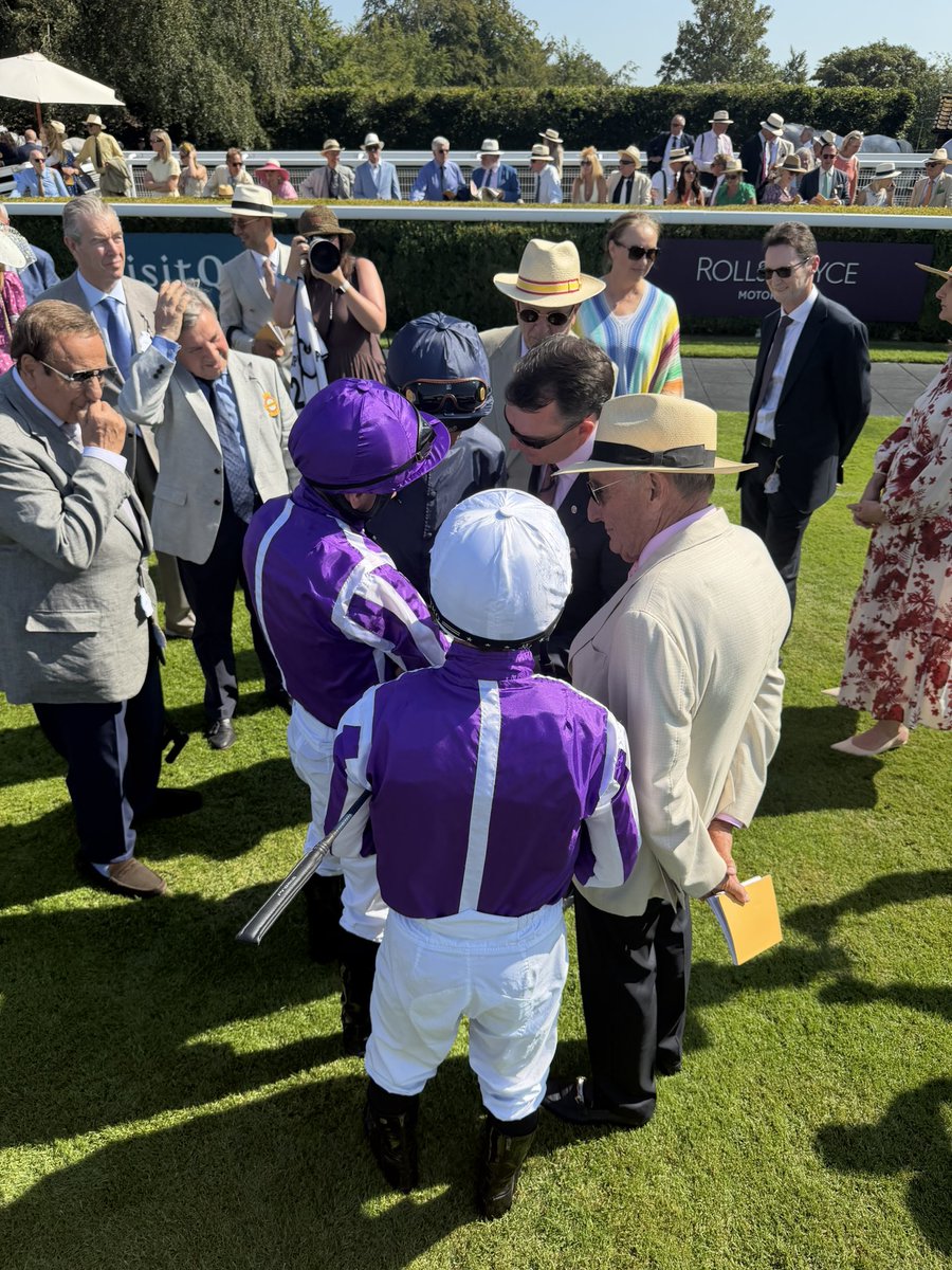 WorldPool's tweet photo. Last orders from Aidan O’Brien ahead of the G1 Sussex Stakes. 🗣️

#WorldPool | @Goodwood_Races https://t.co/9WzcOaTBKD